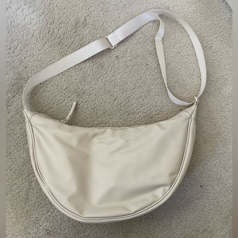 UNIQLO- Creme round shoulder bag - EUC